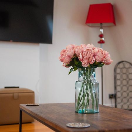 Spacious 2-Bed Home - Exposed Beams & Fast Internet Included Stamford Eksteriør billede