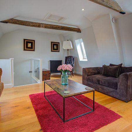 Spacious 2-Bed Home - Exposed Beams & Fast Internet Included Stamford Eksteriør billede