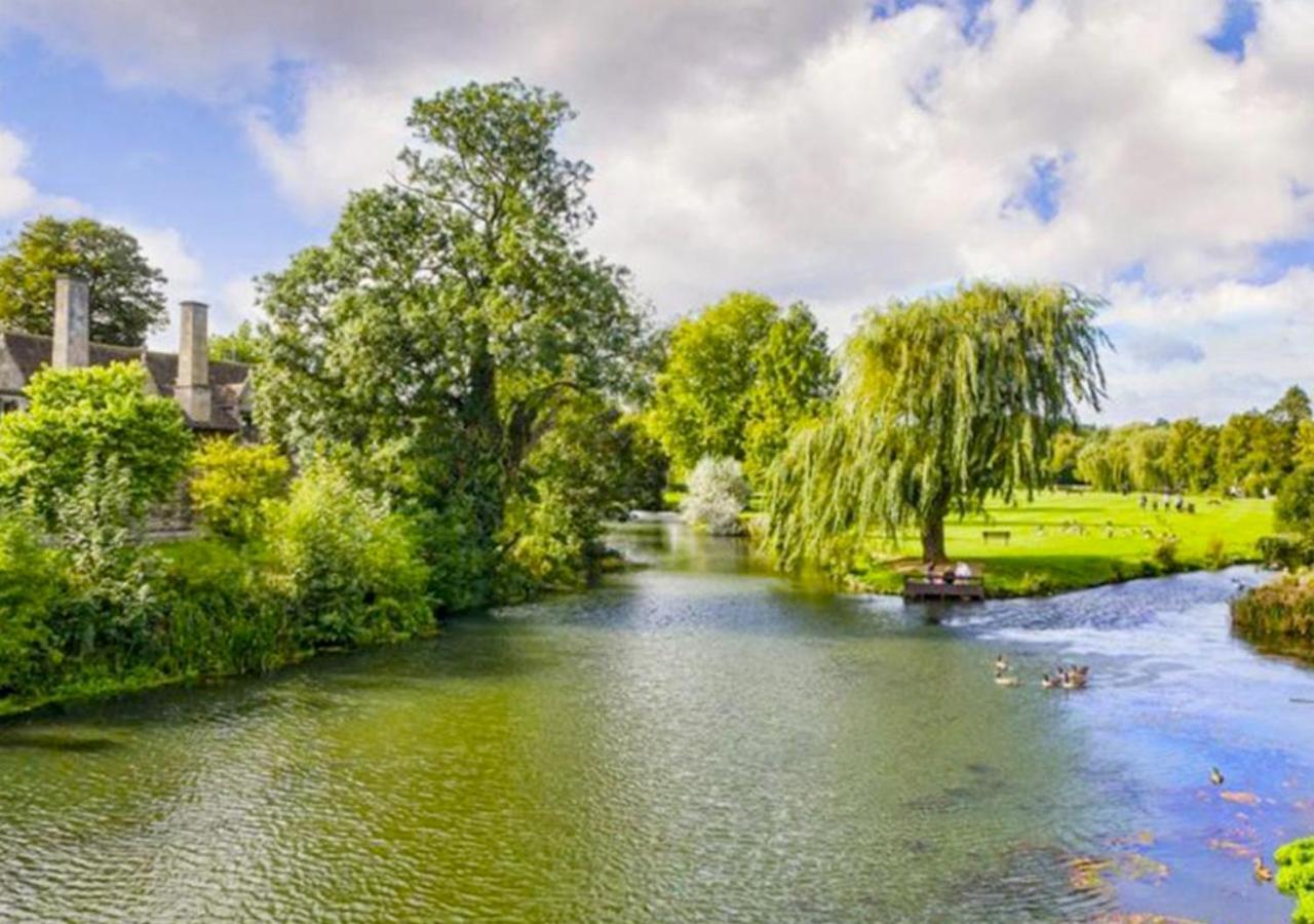 Spacious 2-Bed Home - Exposed Beams & Fast Internet Included Stamford Eksteriør billede
