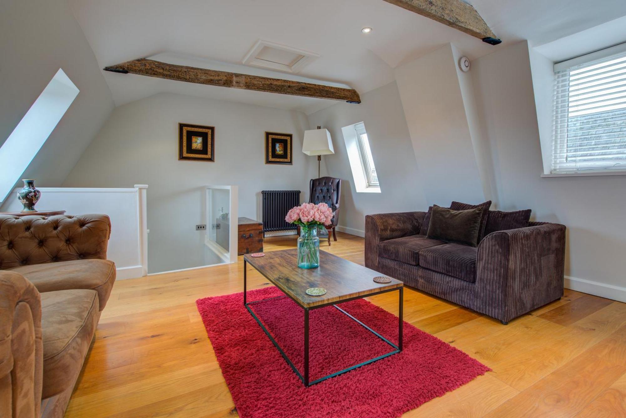 Spacious 2-Bed Home - Exposed Beams & Fast Internet Included Stamford Eksteriør billede