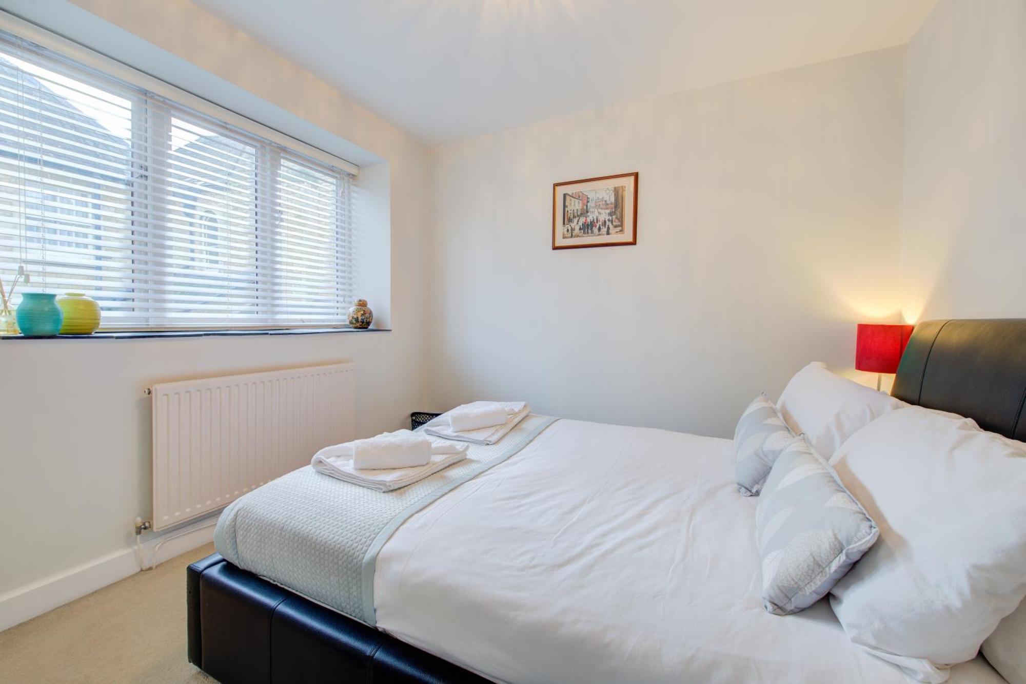 Spacious 2-Bed Home - Exposed Beams & Fast Internet Included Stamford Eksteriør billede