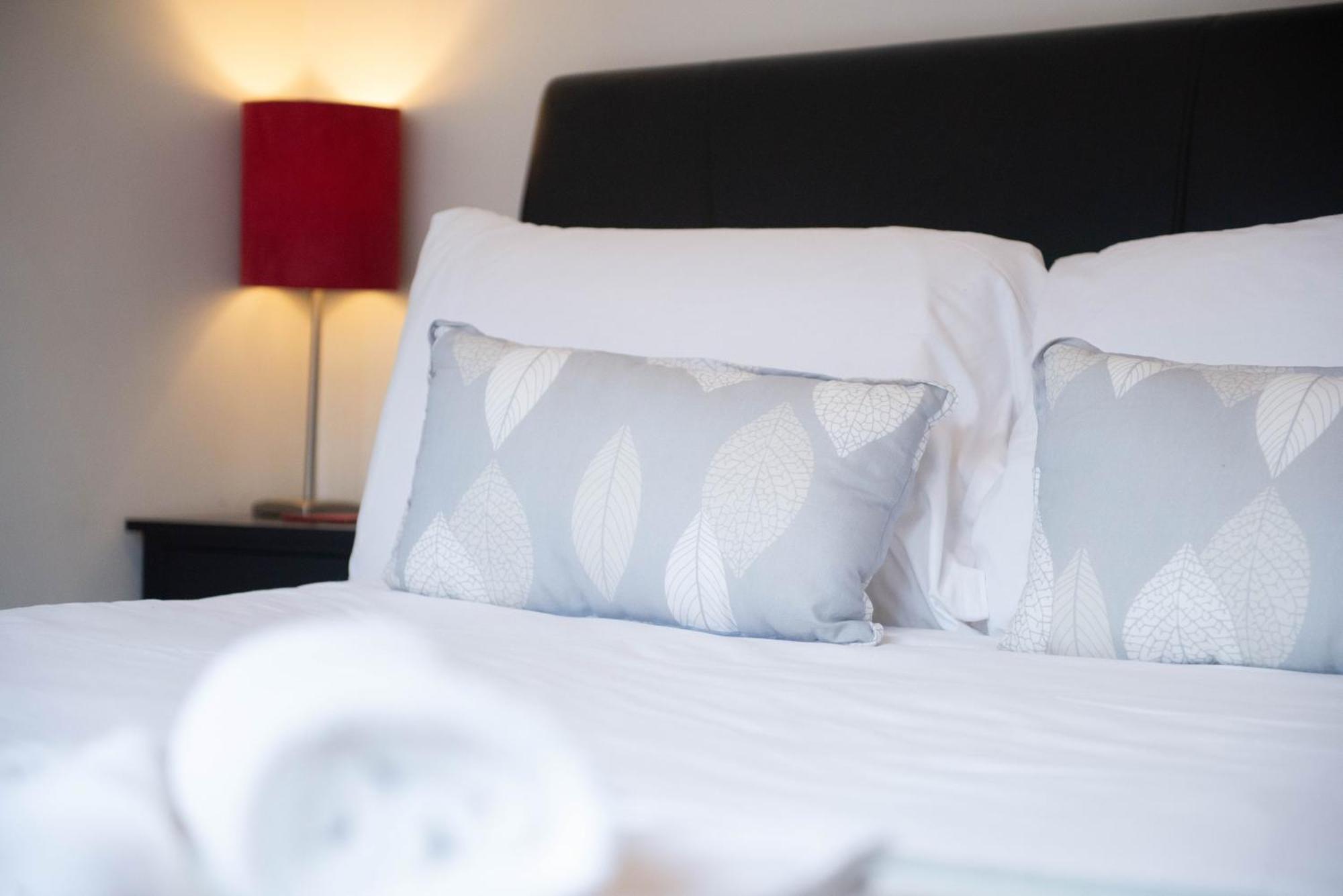 Spacious 2-Bed Home - Exposed Beams & Fast Internet Included Stamford Eksteriør billede