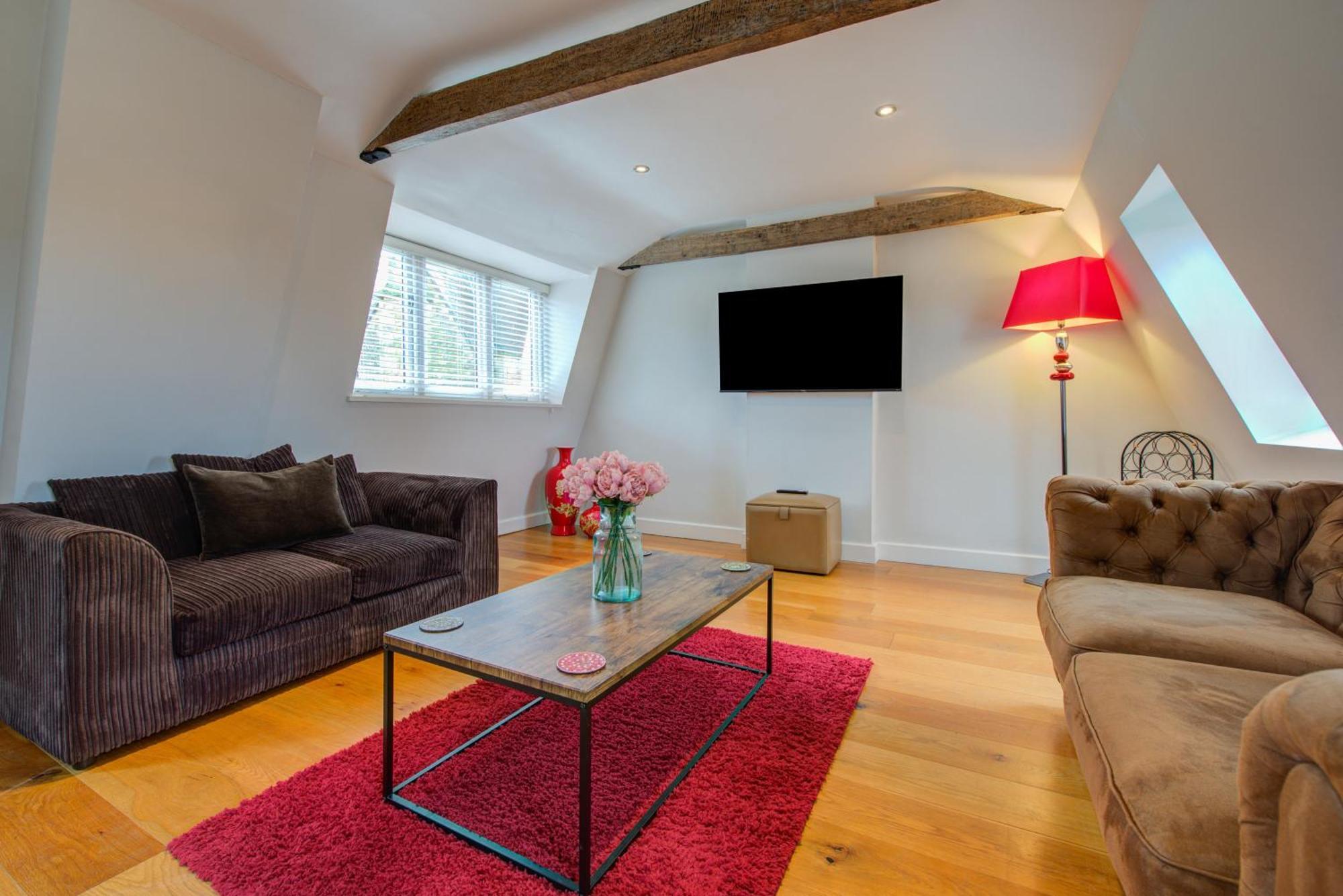 Spacious 2-Bed Home - Exposed Beams & Fast Internet Included Stamford Eksteriør billede
