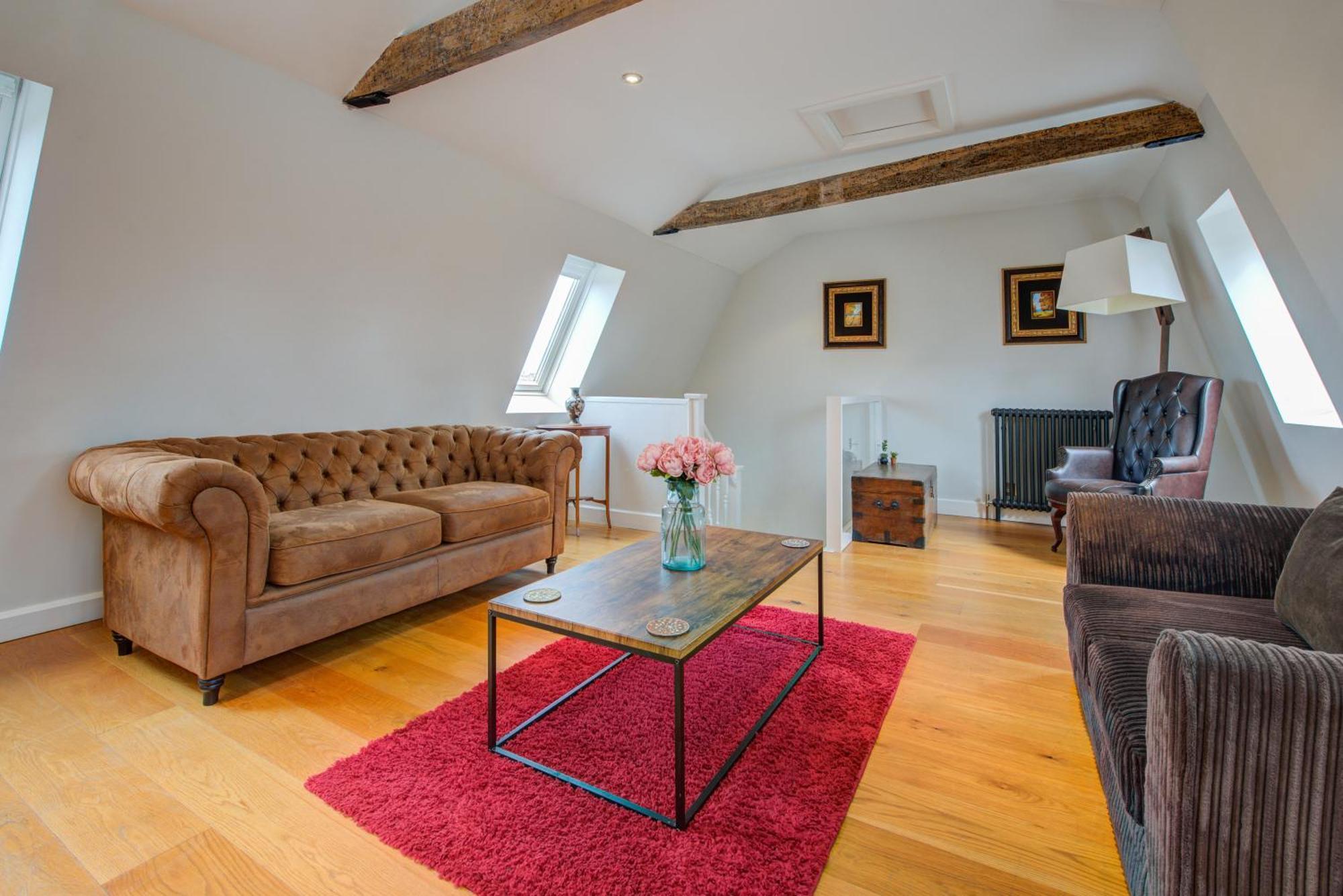 Spacious 2-Bed Home - Exposed Beams & Fast Internet Included Stamford Eksteriør billede