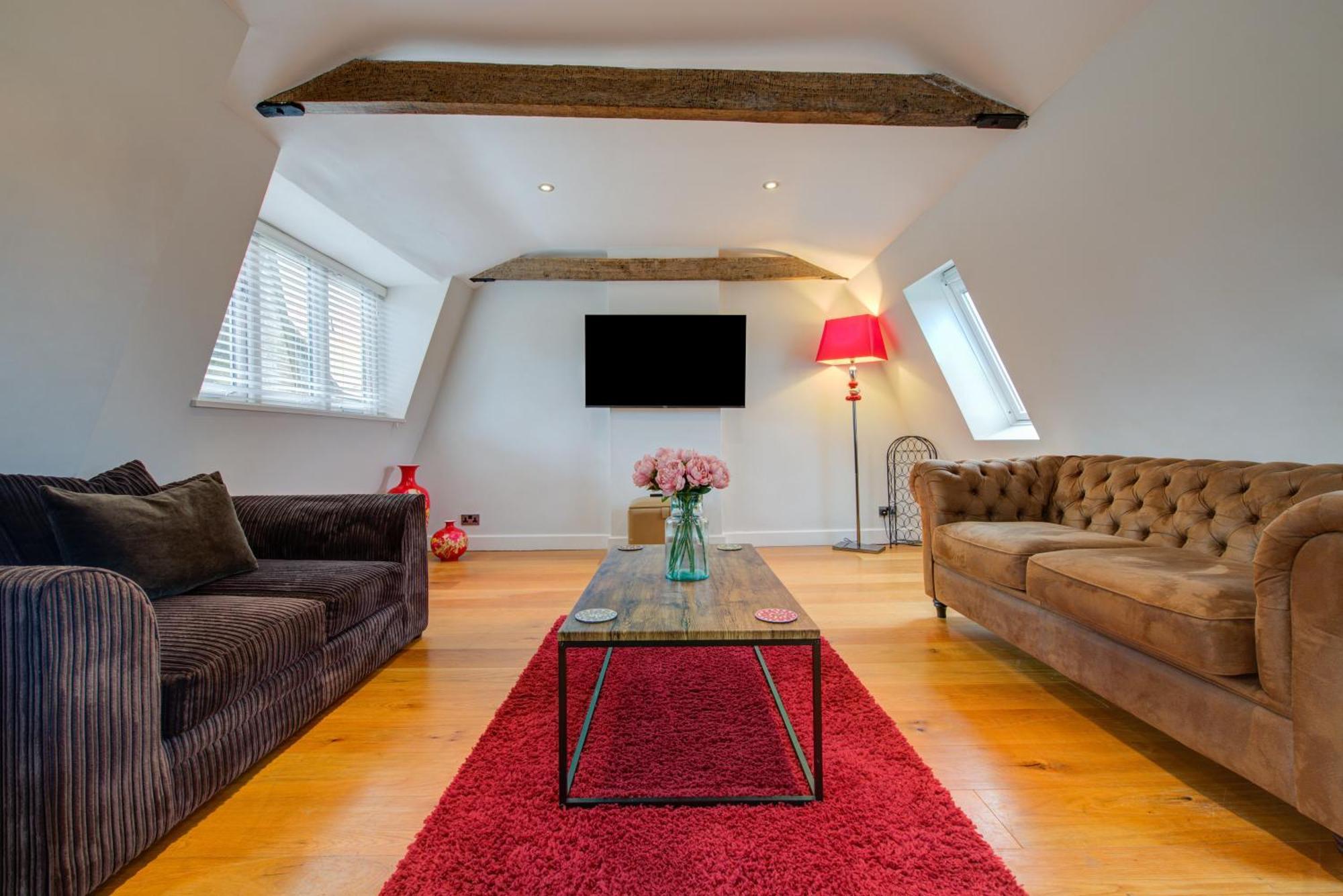 Spacious 2-Bed Home - Exposed Beams & Fast Internet Included Stamford Eksteriør billede